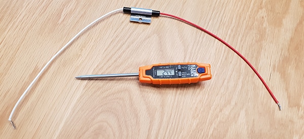 Klein thermometer and KEMET TRS560BLR00V Image of Klein thermometer and KEMET TRS560BLR00V