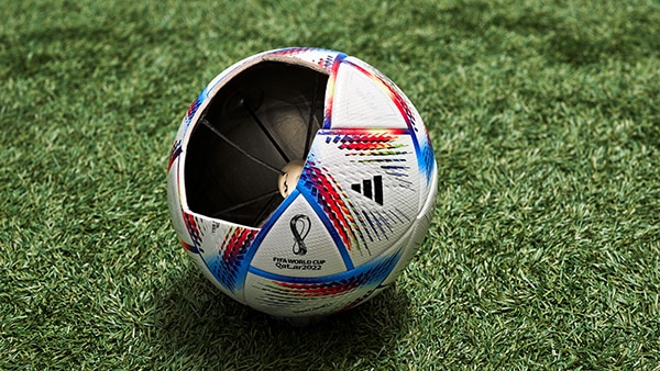 FIFA World Cup 2022 balls included KINEXON connectivity Image des ballons de la Coupe du monde de la FIFA 2022 avec connectivité KINEXON