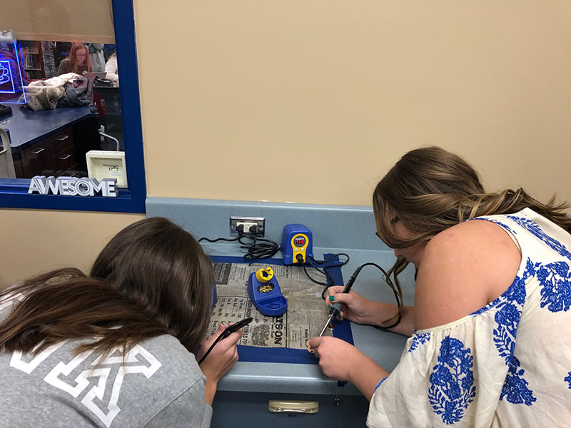 Lincoln High School Maker Space_ Digi-Key Takeover Edition Lincoln High School Maker Space_ DigiKey Takeover Edition