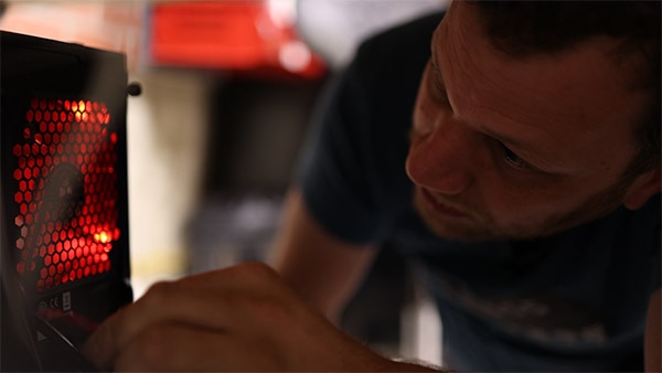 Fix or Toss? How to Know If Your Electronics Are Worth Fixing Fix or Toss? How to Know If Your Electronics Are Worth Fixing