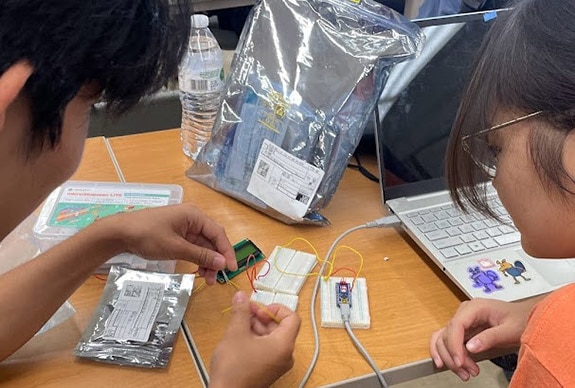 Shiny Bags and Clunky Wristbands: How They Keep Your Components Safe! Shiny Bags and Clunky Wristbands: How They Keep Your Components Safe!
