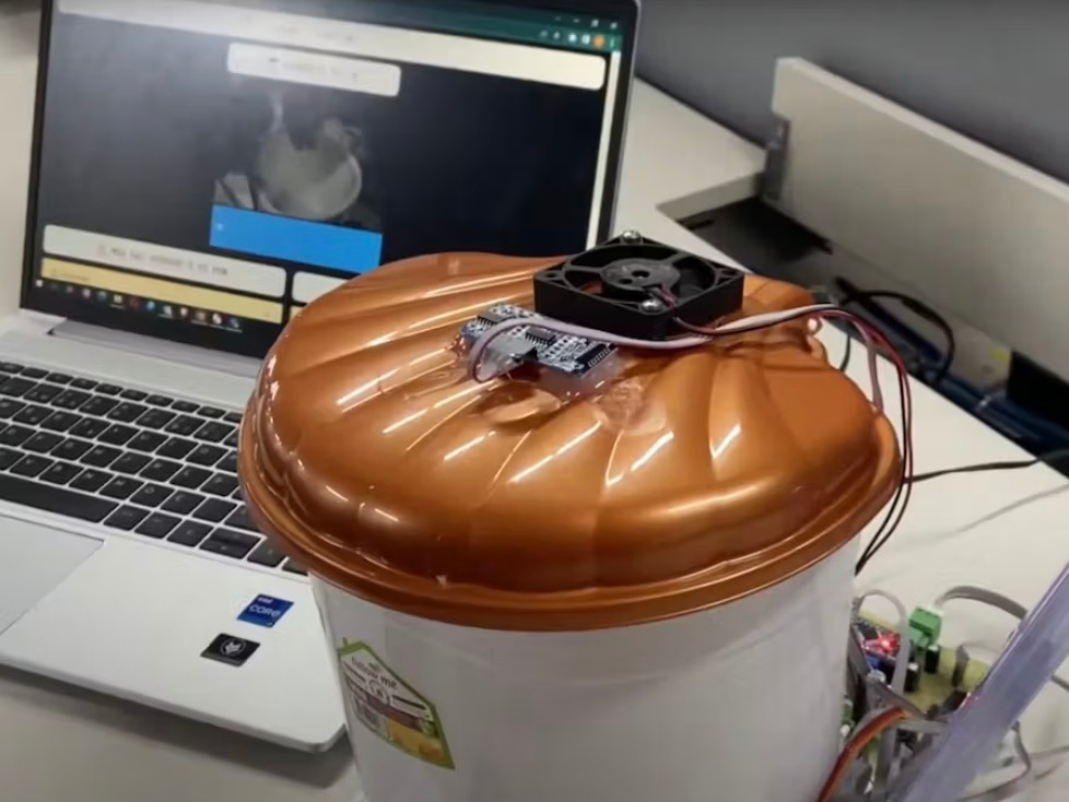 Smart Trash Can: The Trash Can of the Future