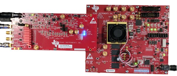 Texas Instruments 的 DAC38RF82EVM (左) 與 TSW14J56EVM (右) 圖片