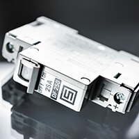 Schurter 的 AS168X 系列斷路器圖片