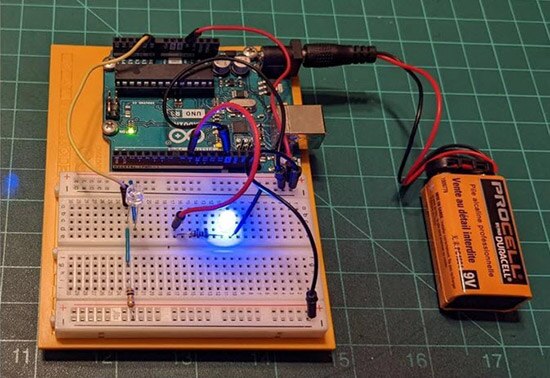 How to Use a Phototransistor with an Arduino