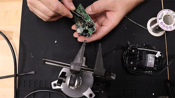 Fix or Toss? How to Know If Your Electronics Are Worth Fixing